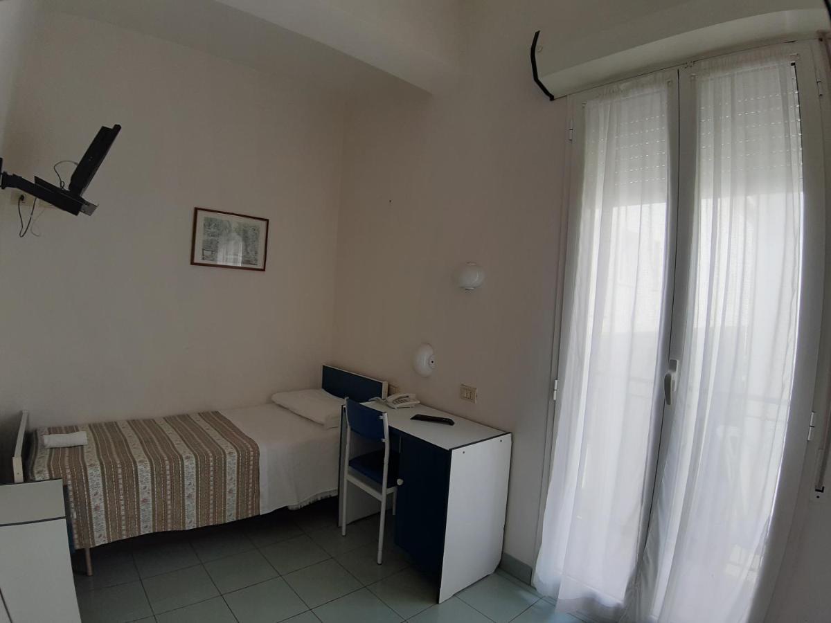 Hotel Mediterraneo Rimini Exterior photo