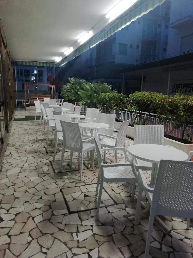 Hotel Mediterraneo Rimini Exterior photo