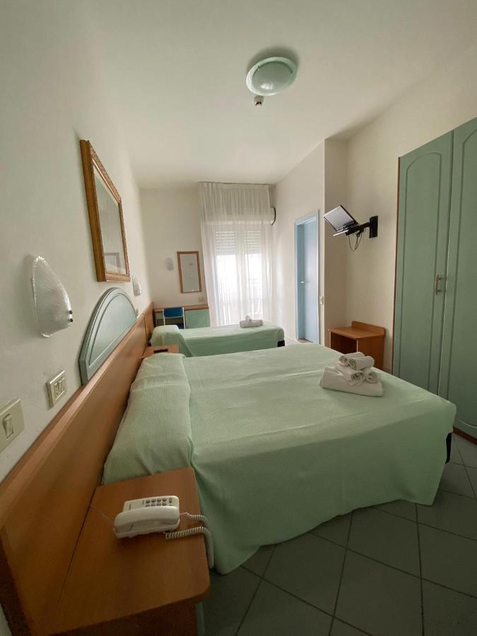 Hotel Mediterraneo Rimini Exterior photo